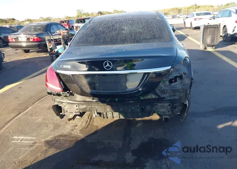 2015 Mercedes-Benz C 300 Sport 4Matic z USA, uszkodzony, nr VIN 55SWF4KB5FU039013